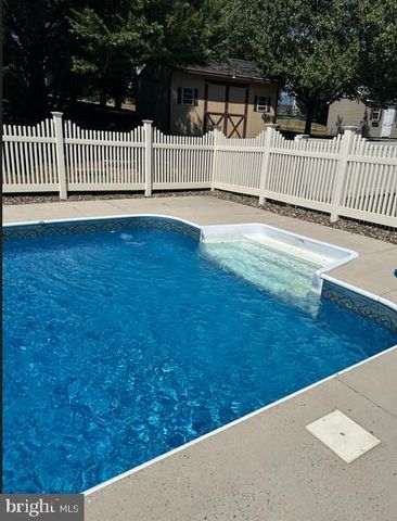 1831 BELL AVE, Chambersburg, PA 17202