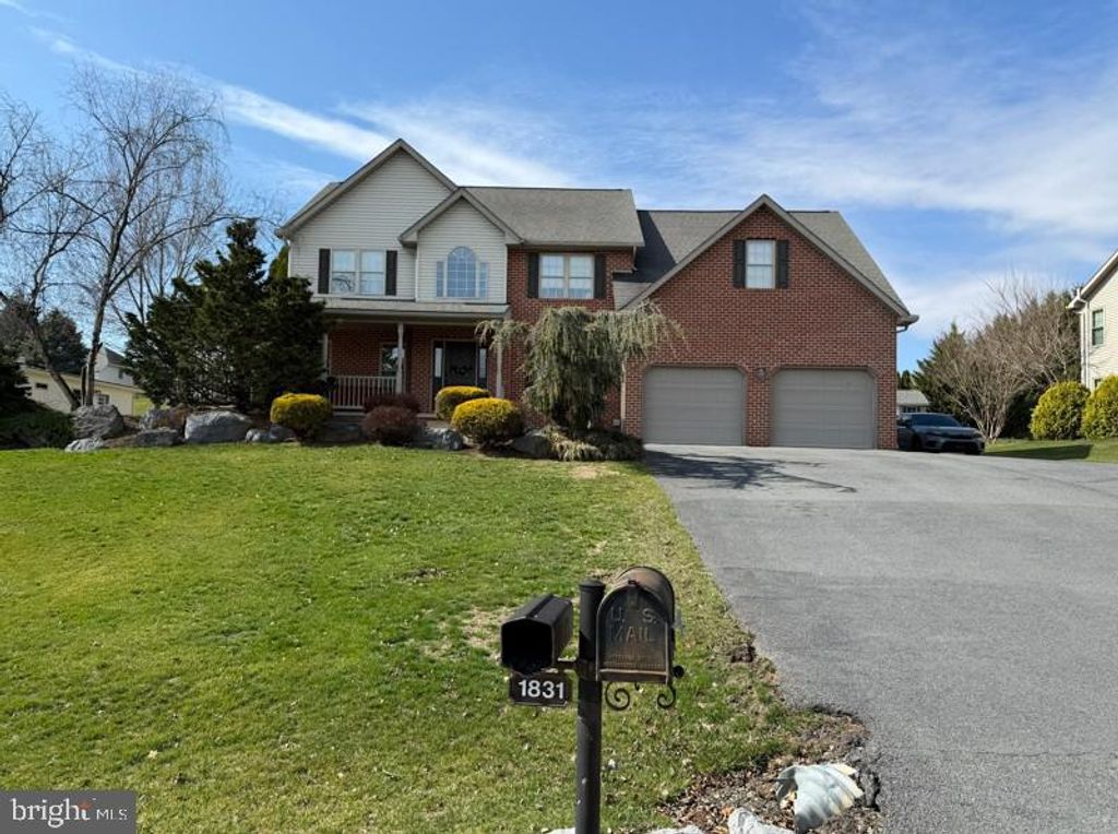 1831 BELL AVE, Chambersburg, PA 17202