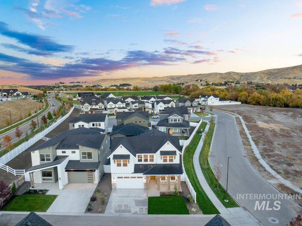9133 W River Otter Dr, Boise, ID 83714 photo 2
