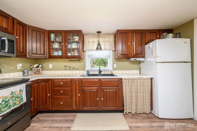 1043 County Road 519, Frenchtown, NJ 08825