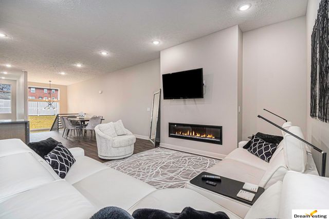 630 N 46th Street, Omaha, NE 68132