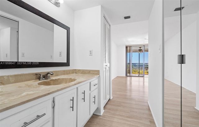 1000 Saint Charles Pl 613, Pembroke Pines, FL 33026