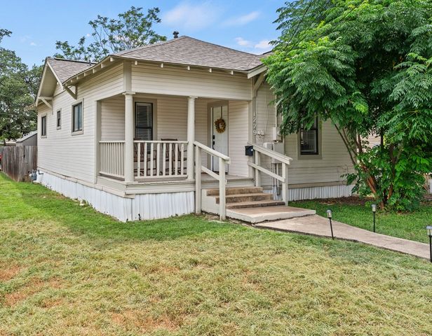 1229 Jefferson St, Kerrville, TX 78028