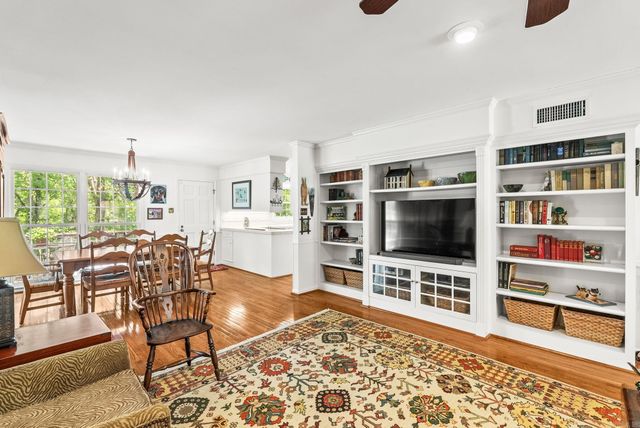 20 Foxhunt Trail, Little Rock, AR 72227