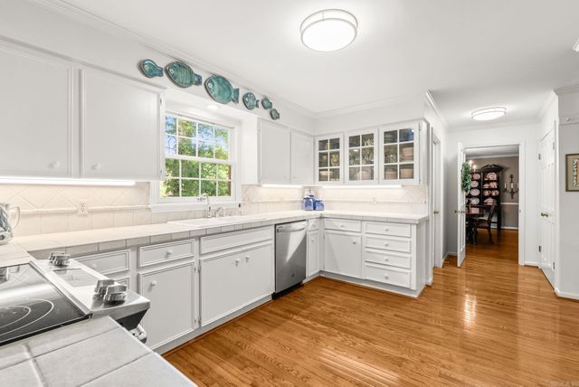 20 Foxhunt Trail, Little Rock, AR 72227