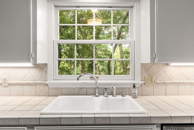 20 Foxhunt Trail, Little Rock, AR 72227