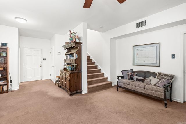 20 Foxhunt Trail, Little Rock, AR 72227