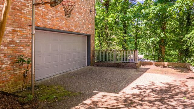 20 Foxhunt Trail, Little Rock, AR 72227