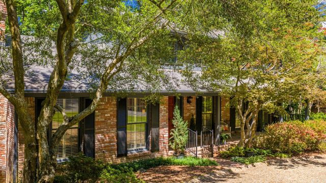 20 Foxhunt Trail, Little Rock, AR 72227