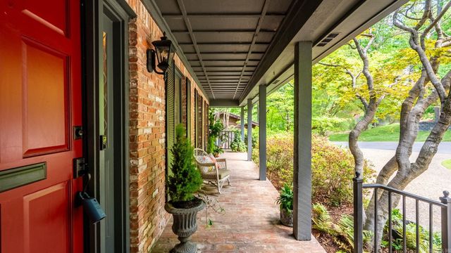 20 Foxhunt Trail, Little Rock, AR 72227