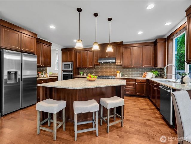 9758 242nd Way NE, Redmond, WA 98053