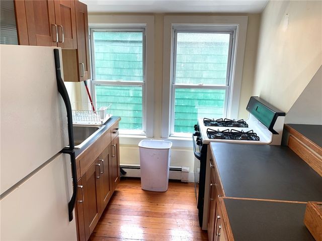 27 Young Street 2, Newport, RI 02840