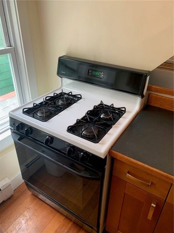 27 Young Street 2, Newport, RI 02840