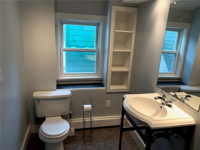 27 Young Street 2, Newport, RI 02840