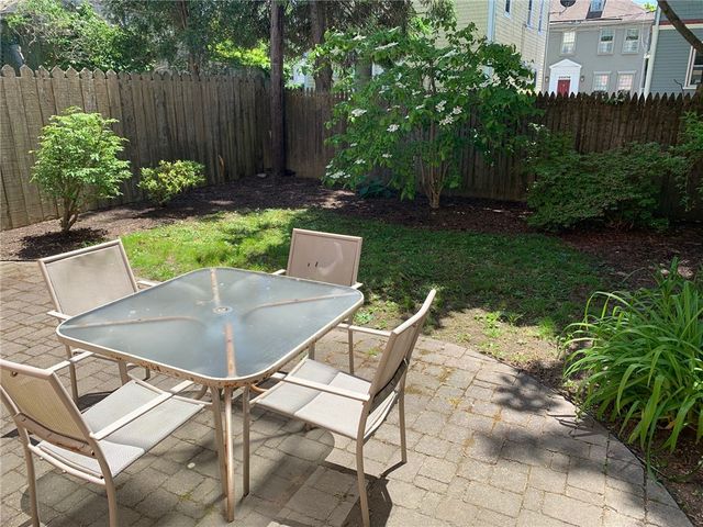 27 Young Street 2, Newport, RI 02840