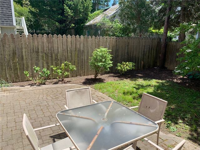 27 Young Street 2, Newport, RI 02840