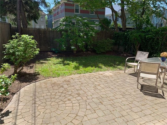 27 Young Street 2, Newport, RI 02840