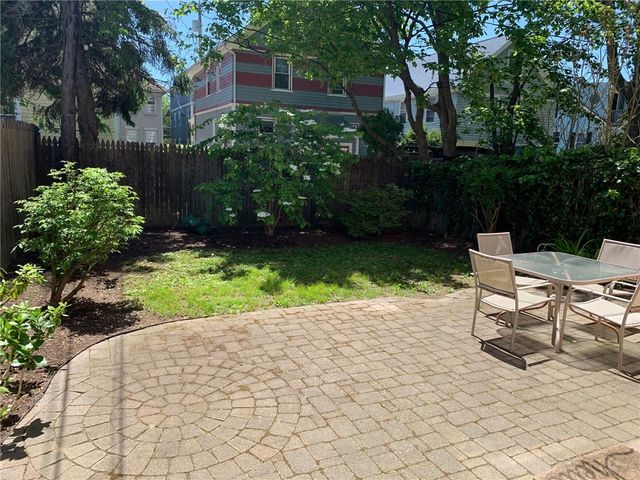 27 Young Street 2, Newport, RI 02840