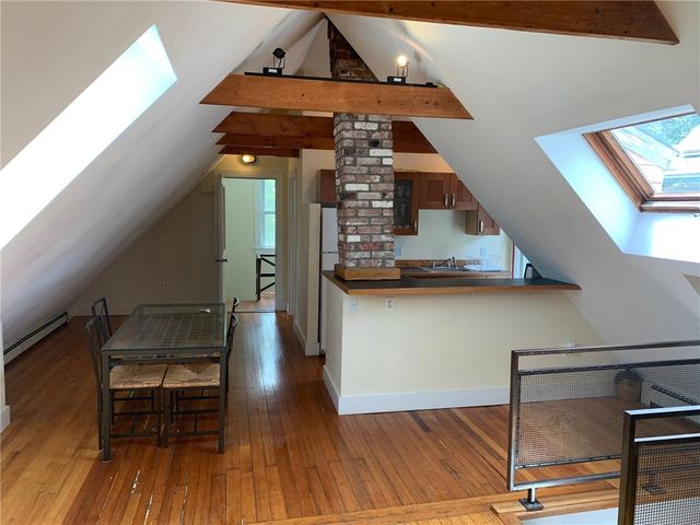 27 Young Street 2, Newport, RI 02840