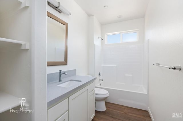 8802 Almata Avenue, Bakersfield, CA 93307