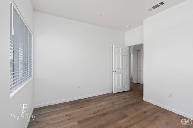 8802 Almata Avenue, Bakersfield, CA 93307