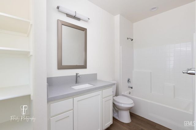 8802 Almata Avenue, Bakersfield, CA 93307