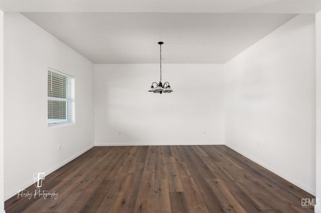 8802 Almata Avenue, Bakersfield, CA 93307