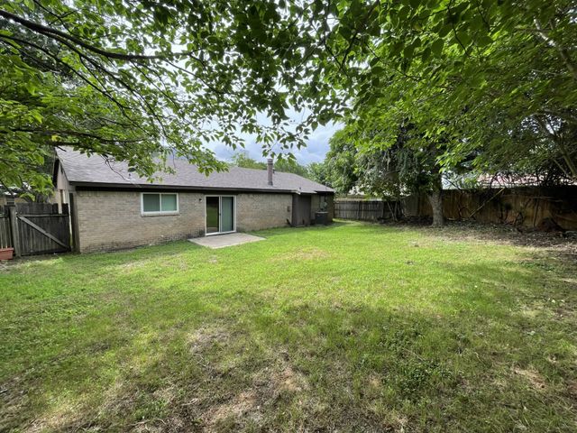3718 French Wood Drive, Arlington, TX 76016