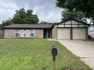 3718 French Wood Drive, Arlington, TX 76016