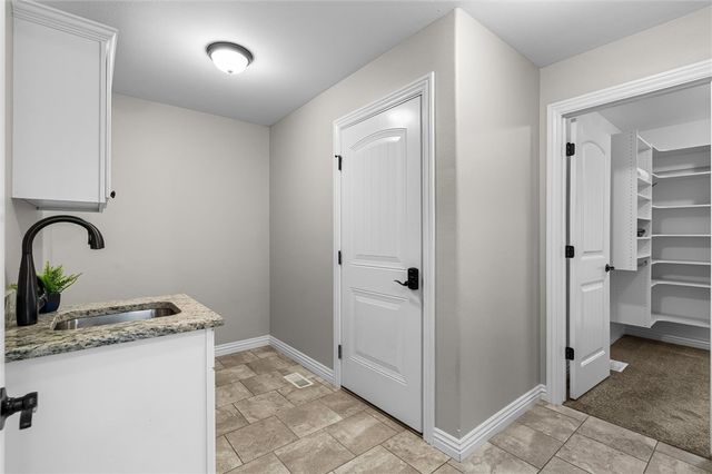 3 S Brent Lane, Bella Vista, AR 72714