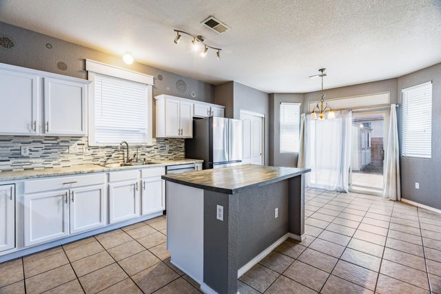 1014 Toscana Drive SE, Rio Rancho, NM 87124