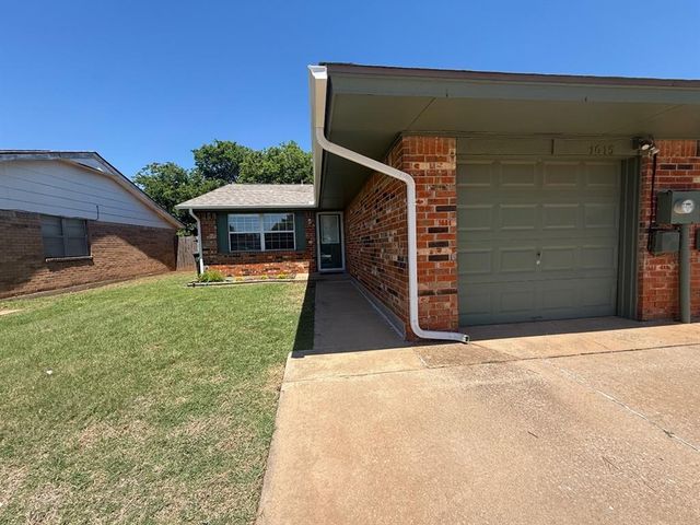 1015 Swan Lake Court, Edmond, OK 73003