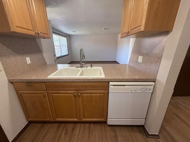 1015 Swan Lake Court, Edmond, OK 73003