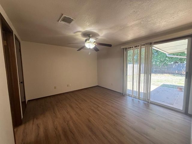1015 Swan Lake Court, Edmond, OK 73003