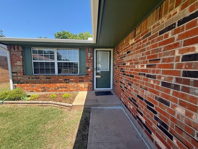 1015 Swan Lake Court, Edmond, OK 73003