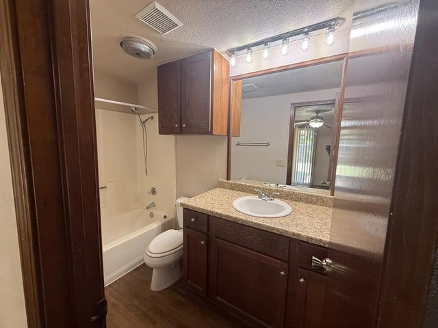 1015 Swan Lake Court, Edmond, OK 73003