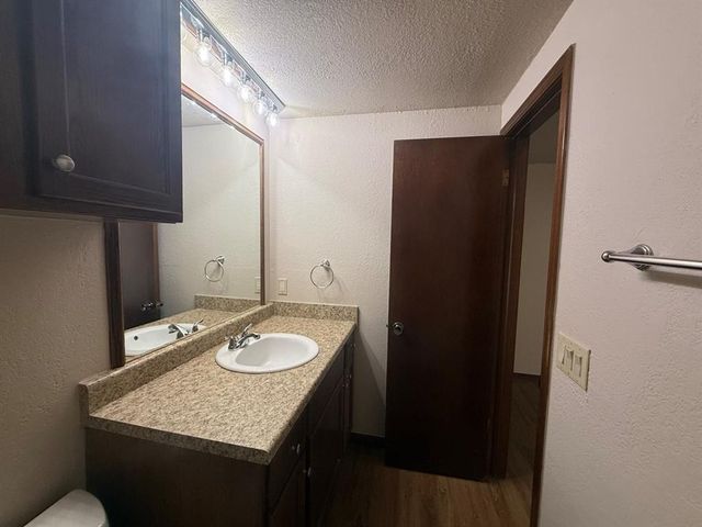 1015 Swan Lake Court, Edmond, OK 73003