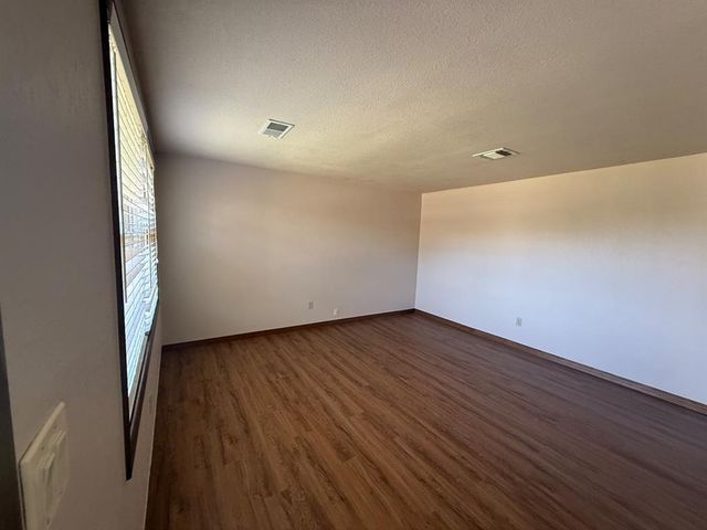 1015 Swan Lake Court, Edmond, OK 73003