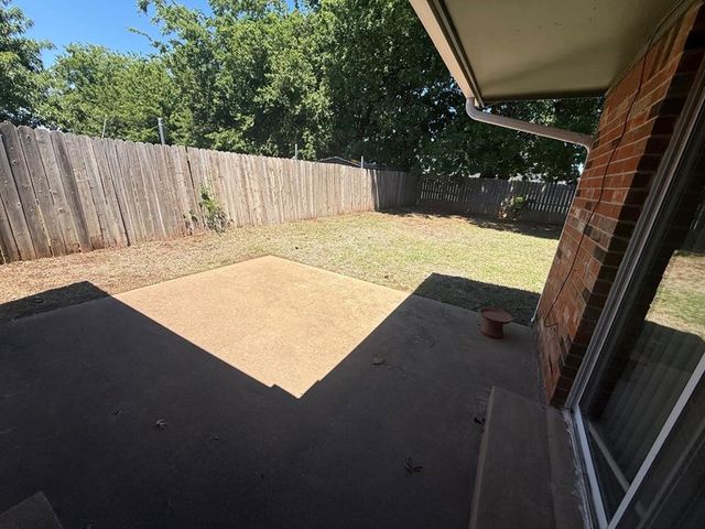 1015 Swan Lake Court, Edmond, OK 73003