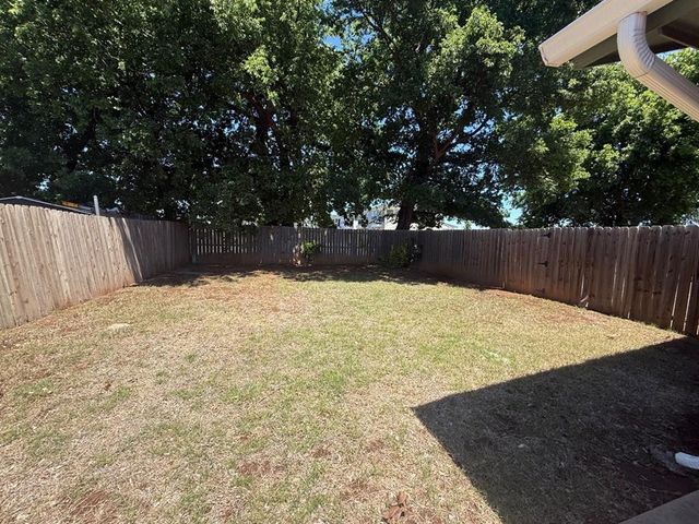1015 Swan Lake Court, Edmond, OK 73003