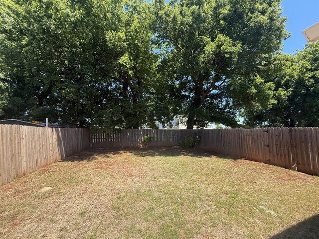 1015 Swan Lake Court, Edmond, OK 73003
