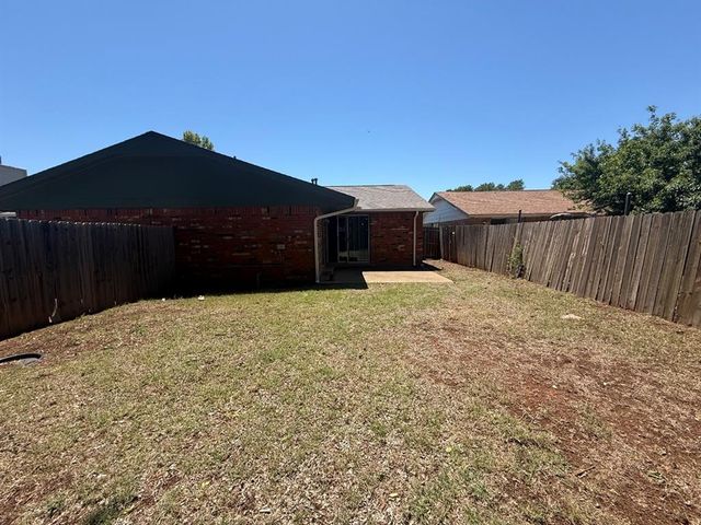 1015 Swan Lake Court, Edmond, OK 73003