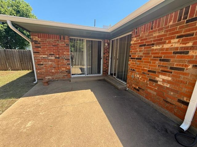 1015 Swan Lake Court, Edmond, OK 73003