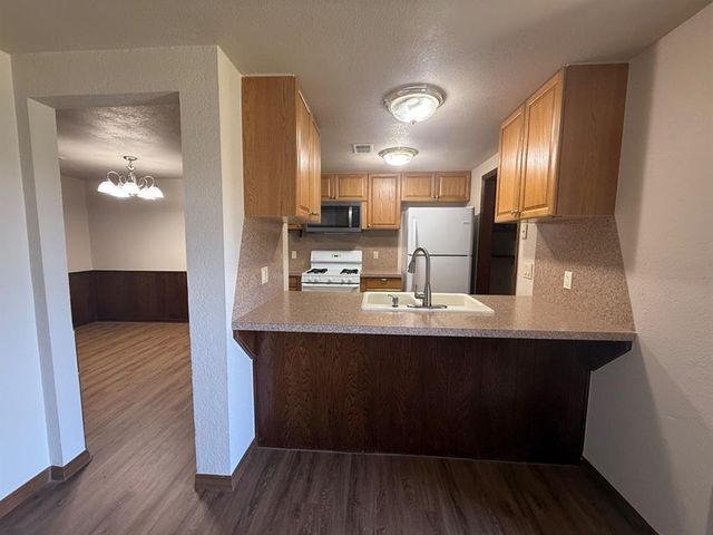 1015 Swan Lake Court, Edmond, OK 73003