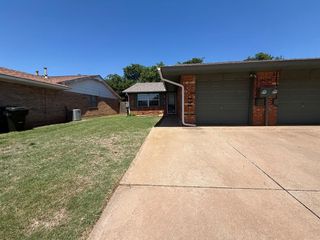 1015 Swan Lake Court, Edmond, OK 73003