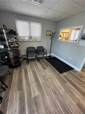 978 PERRY HIGHWAY, Ross Twp, PA 15237