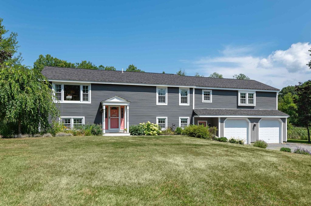 27 High Street, Stratham, NH 03885