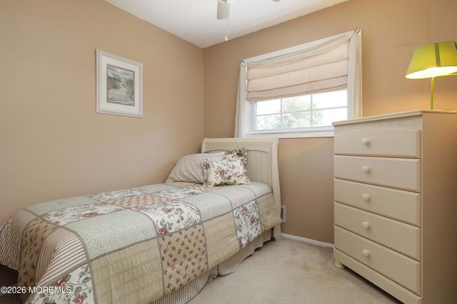 7 Parkview Drive, Hazlet, NJ 07730