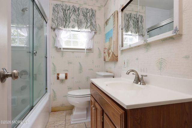 7 Parkview Drive, Hazlet, NJ 07730