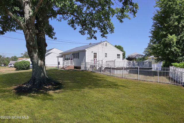 7 Parkview Drive, Hazlet, NJ 07730